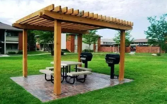 River Oaks Suites & Apartments
