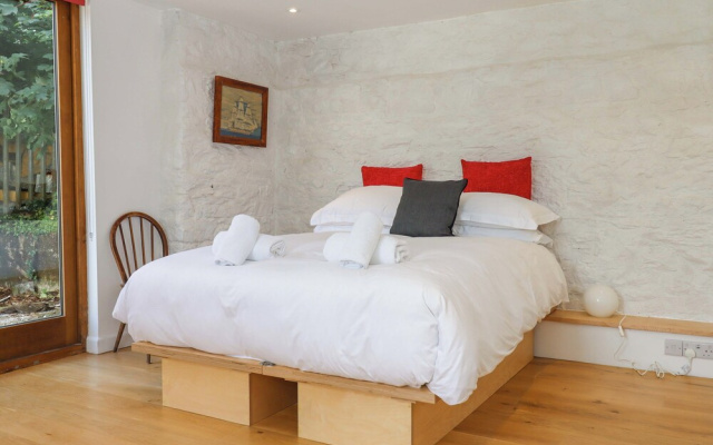 Dolphin Cottage