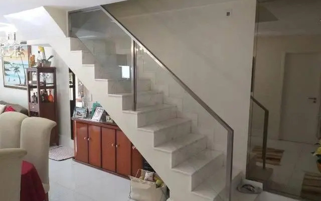 Casa com 4 quartos e piscina