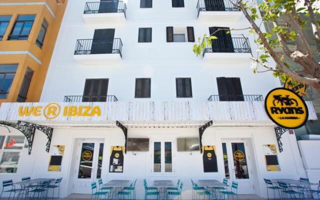 Отель Hostal La Marina Испания, Ивиса - отзывы, цены и фото номеров - забронировать отель Hostal La Marina онлайн вид на фасад