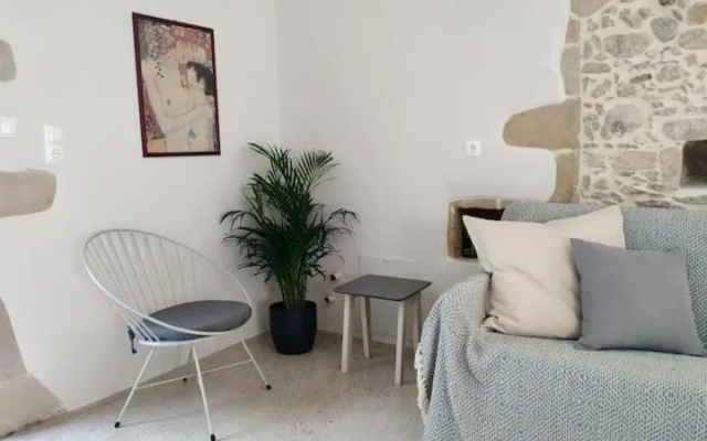 Kamara Bridge House, spacious 1-bedroom quiet retreat