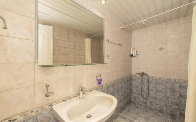 Private Studio Apartment, Unique Location - Sea View