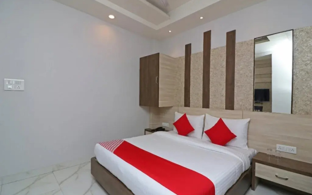 OYO 7044 Hotel Megha