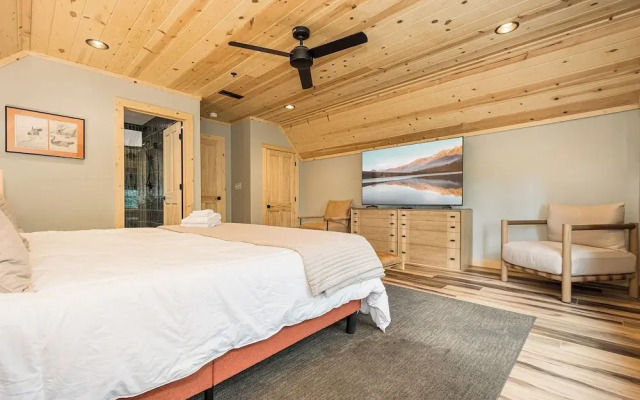 Black Diamond Lodge by Taylor Made Deep Creek