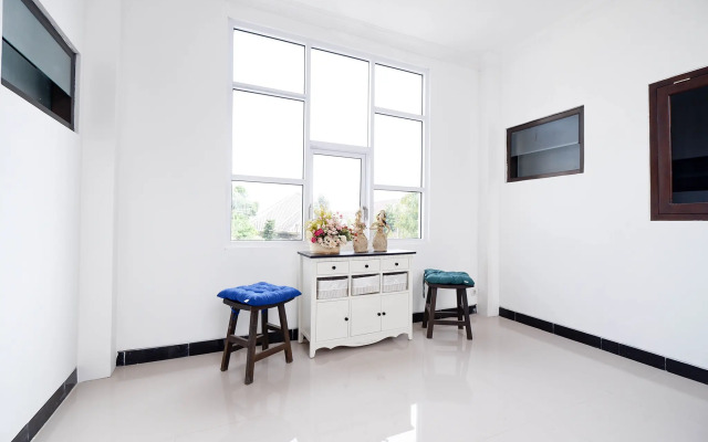 OYO 1611 Four D'home