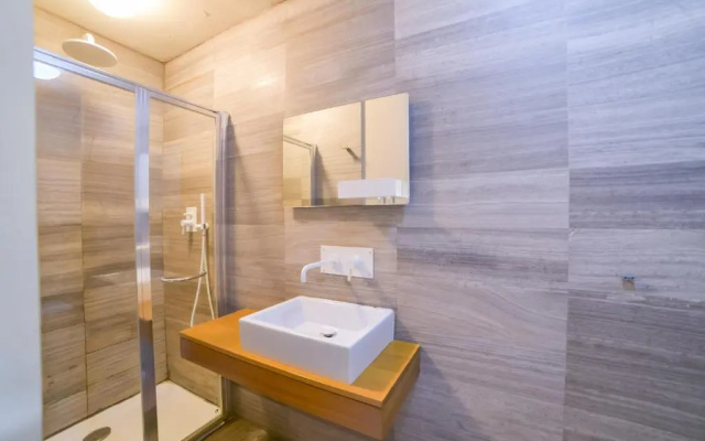 AF - Large 2BR apartment