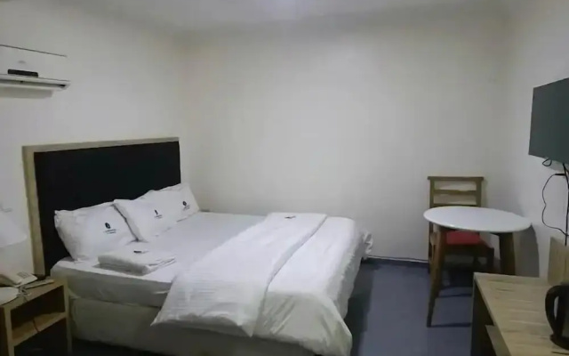 La Monde Hotel and Suites