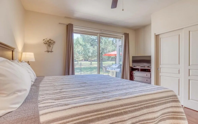 Spacious Outdoor Patio and Resort Amenities - Stylish Retreat