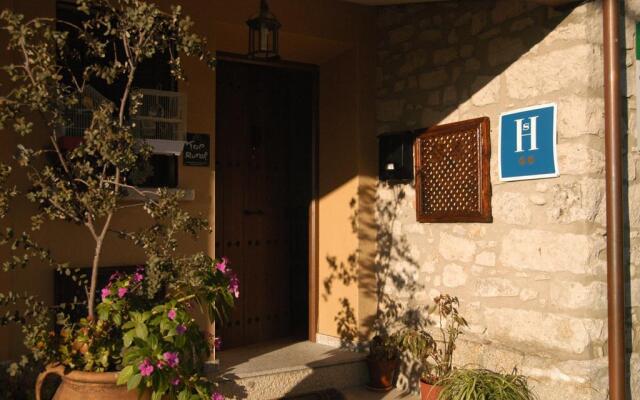 Отель Hostal Conde De La Encina Трухильо вид на фасад