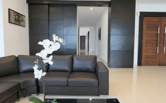 Gurney Seafront Supercondo 4B Penthouse
