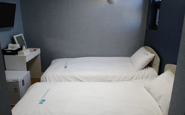 Roadhouse Shinchon - Hostel
