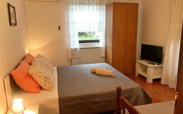 Charming Apartment in Banjole Near Sea