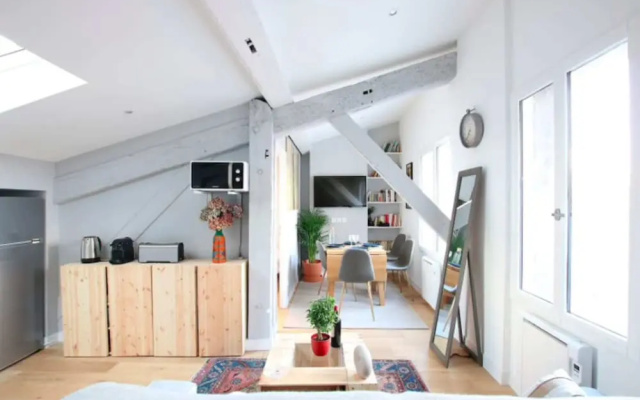 Comfy Attic Apartment Near Grand Théâtre
