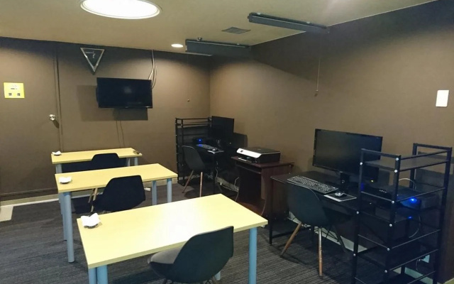 ATSUGI CAPSULEHOTEL – Caters to Men
