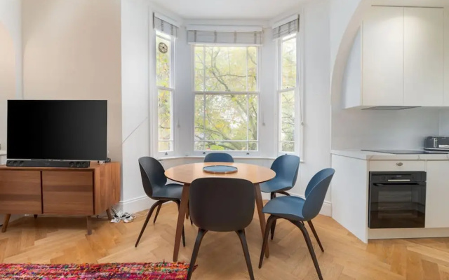 Beautiful Hampstead Home RH6