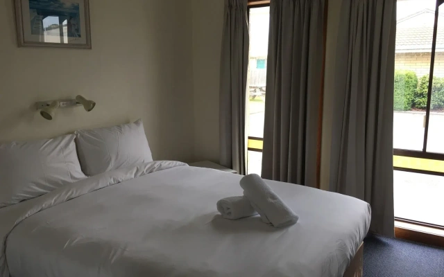 Bass and Flinders Motor Inn