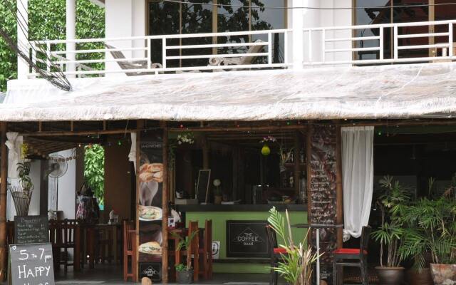Super Green Hotel вид на фасад