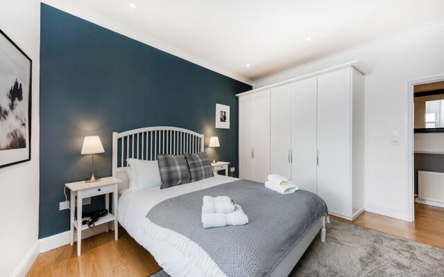 Отель Stay At Mine - Gloucester Mansions комната для гостей