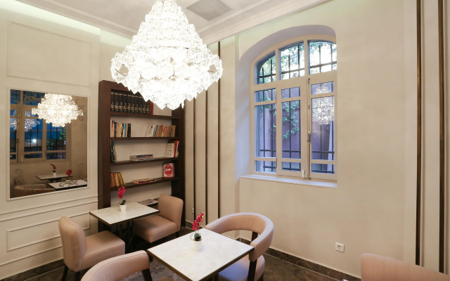 Fuga Hotel Constantinidis