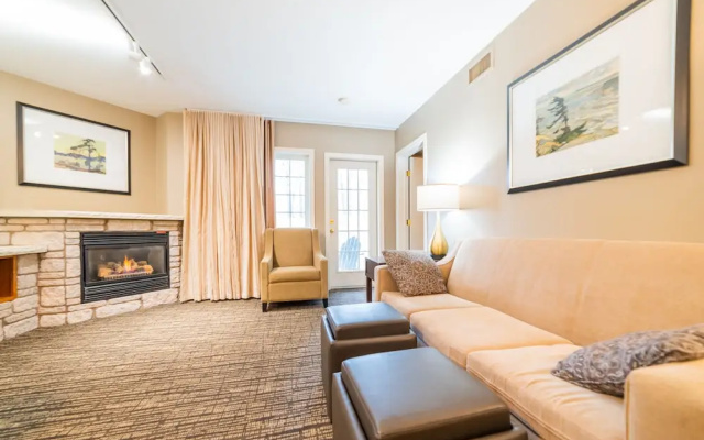 Horseshoe Valley Suites - The Azure