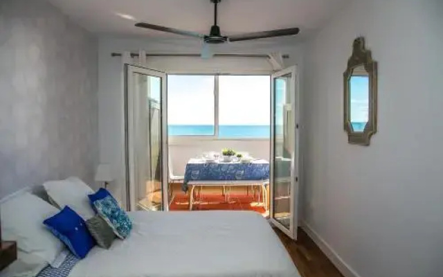 UrbanChic Beachfront Apt