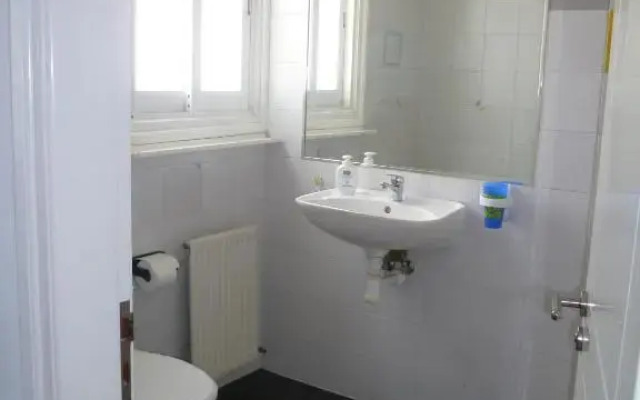 Double room with ensuite bathroom at Datacom building