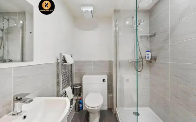 4 Separate Beds, Sleeps 6, Beautiful 2 bed Apt