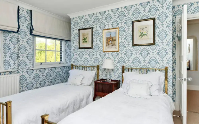 Beautiful and Spacious 2 Bedroom Apartment in South Kensington