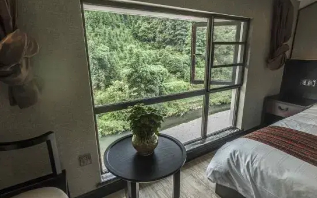 Longji Longbao Zhuangjia Hotel