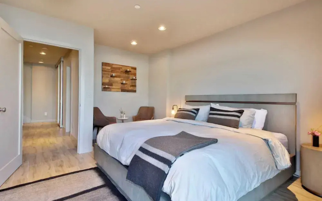 Langley Waterfront Condo by Avantstay A+ Views