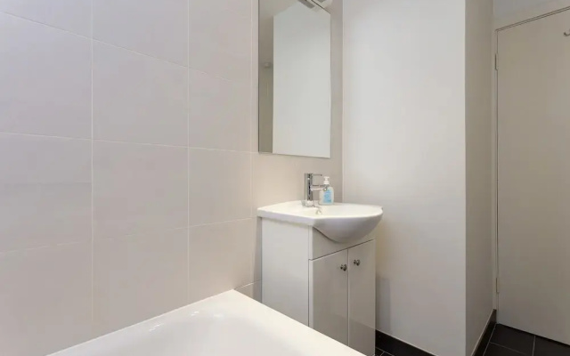 1 Bedroom Apartment in Maida Vale With Terrace