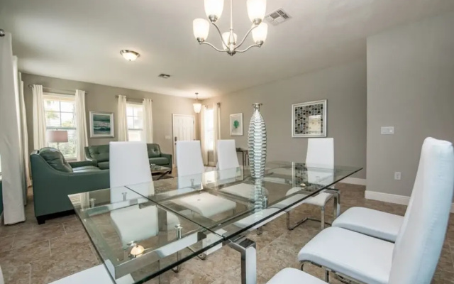 Solterra - 4104 Oaktree Drive