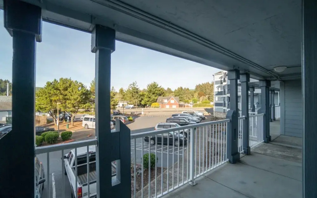 Waters Edge 208 2 Bedroom Condo