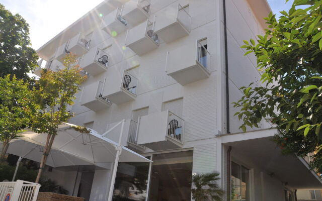 Hotel Consul вид на фасад