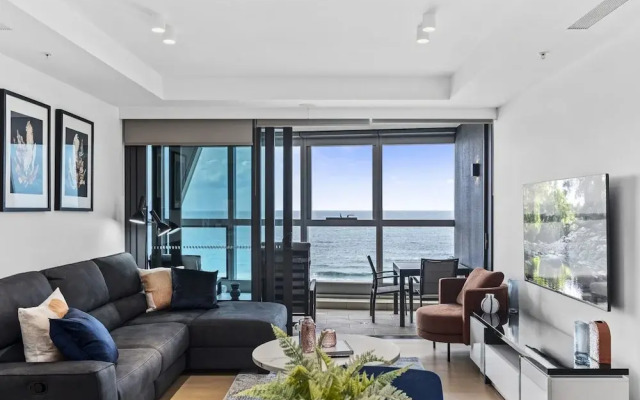 Luxury Beachfront 1-bed Apartment With Pool & Gym