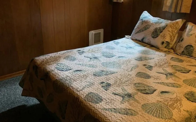 Curley's Resort & Dive Center