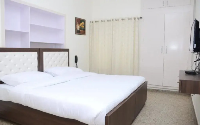 The 7 Days Hotel