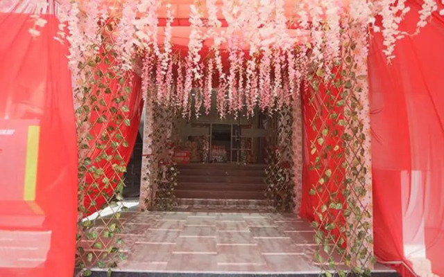 Fabhotel Cosmos