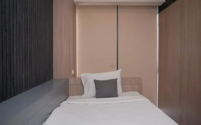 Comfy And Modern Look 2Br At Yukata Suites Apartment
