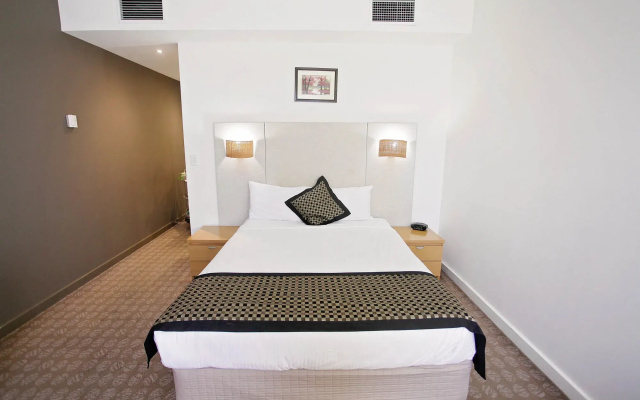 Golden Pebble Hotel