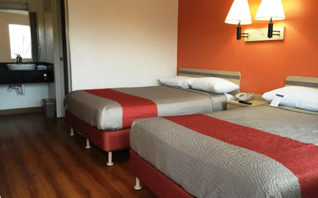 Motel 6 Roseville, MN - Minneapolis North