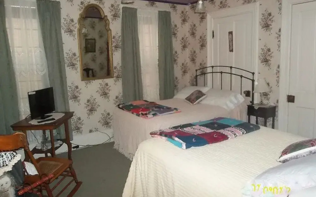 Stauer House Bed and Breakfast