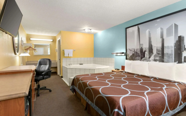 Super 8 by Wyndham Findlay