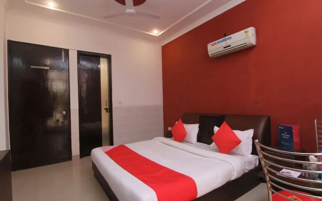 OYO 18557 The Chef Guest House