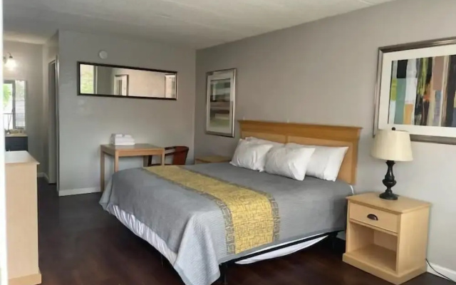 APM Inn & Suites