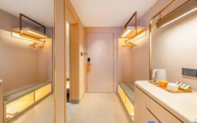 Vienna Hotel (Yuxi Xinping Gasa Flower Street)