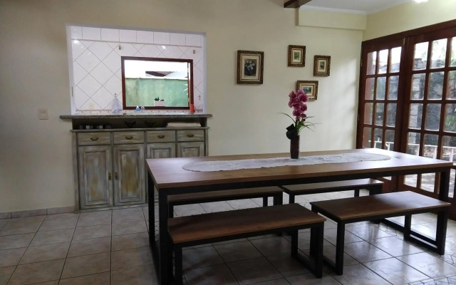 Casa 5 suítes com piscina e churrasqueira