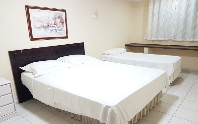 OYO Del Verde Hotel