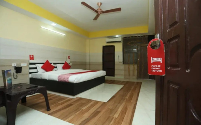 OYO 18817 Hotel Skyzone Madhuvan