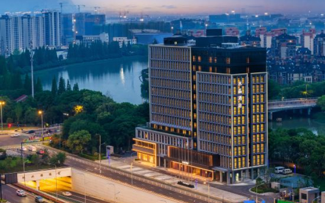 Crystal Hotel Huzhou Administrative Center